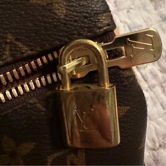 Louis Vuitton Keepall Duffel Bag 60 - Picture 8 of 11